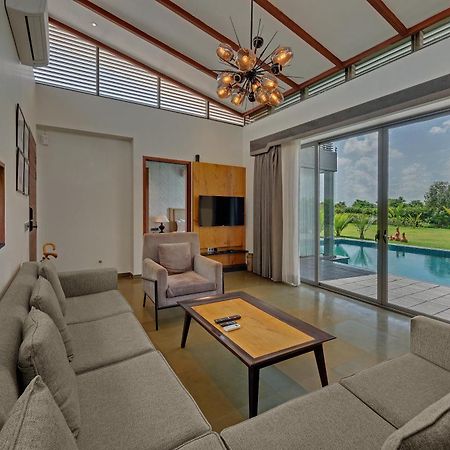The Fern Royal Farm Resort, Anjār المظهر الخارجي الصورة