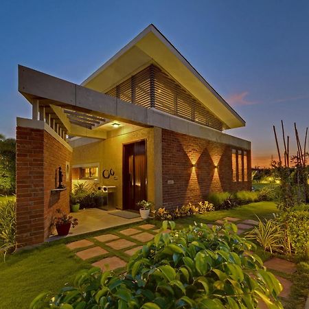 The Fern Royal Farm Resort, Anjār المظهر الخارجي الصورة