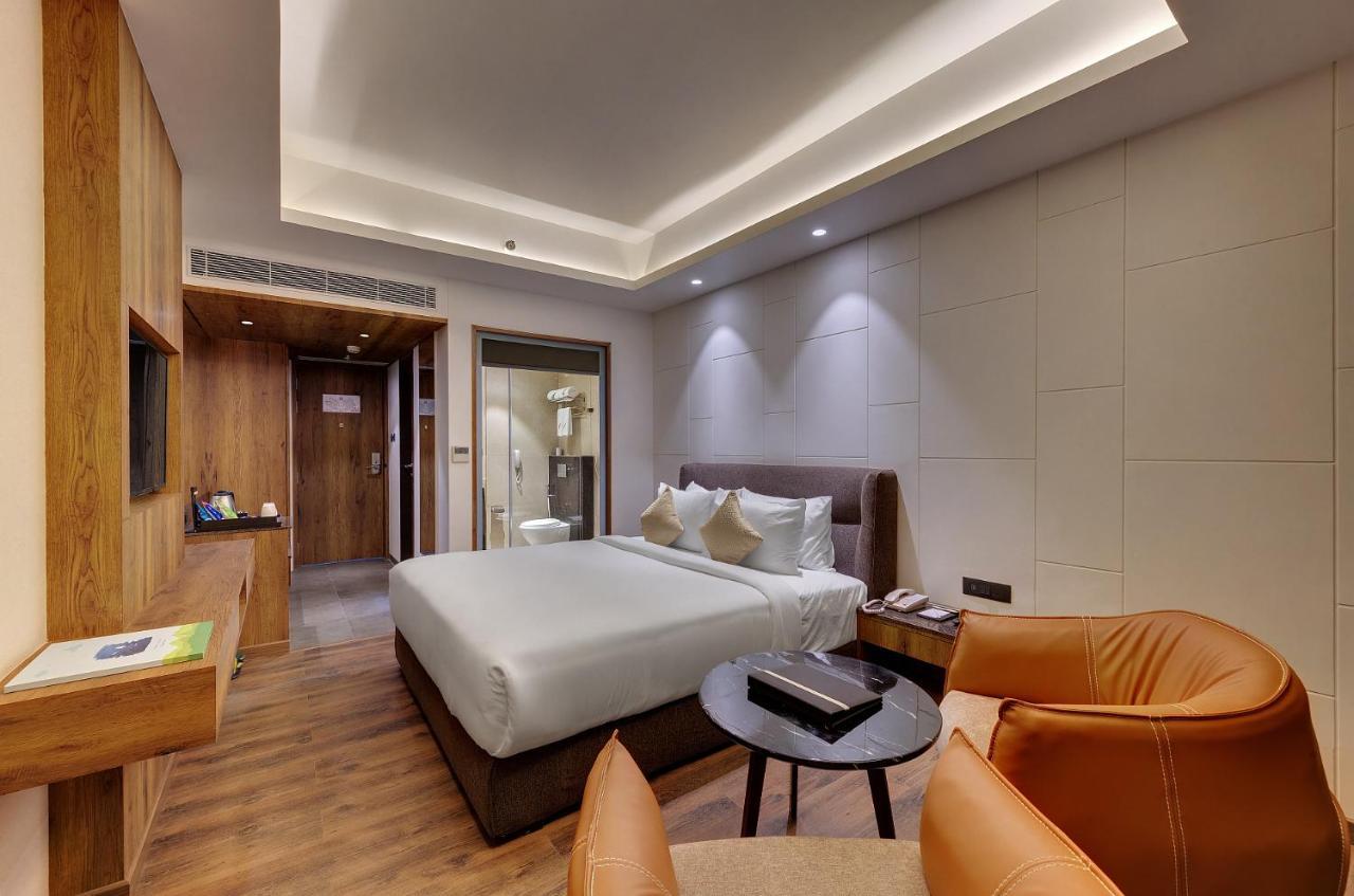 The Fern Royal Farm Resort, Anjār المظهر الخارجي الصورة
