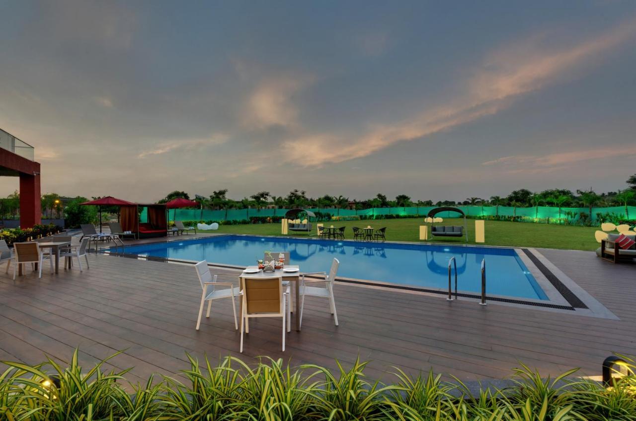 The Fern Royal Farm Resort, Anjār المظهر الخارجي الصورة