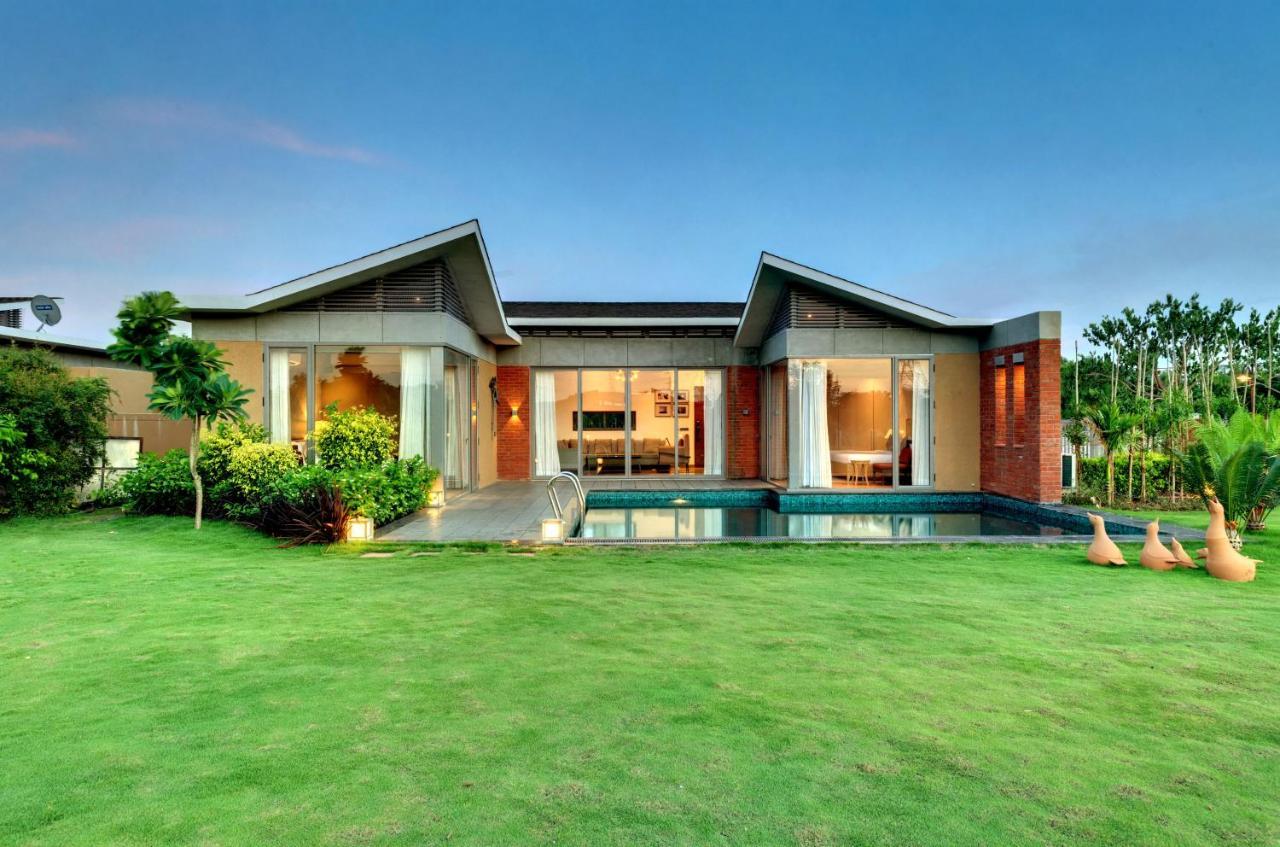 The Fern Royal Farm Resort, Anjār المظهر الخارجي الصورة
