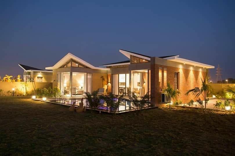 The Fern Royal Farm Resort, Anjār المظهر الخارجي الصورة